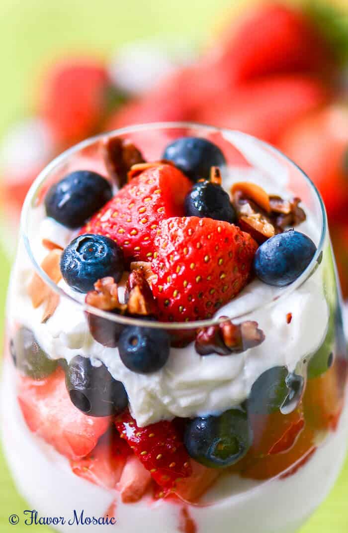 Strawberry Blueberry Yogurt parfait