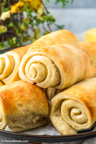 Soft, fluffy old fashioned yeast rolls, or dinner rolls like Parker House rolls, except they are shaped in spirals and include intant potato flakes.
